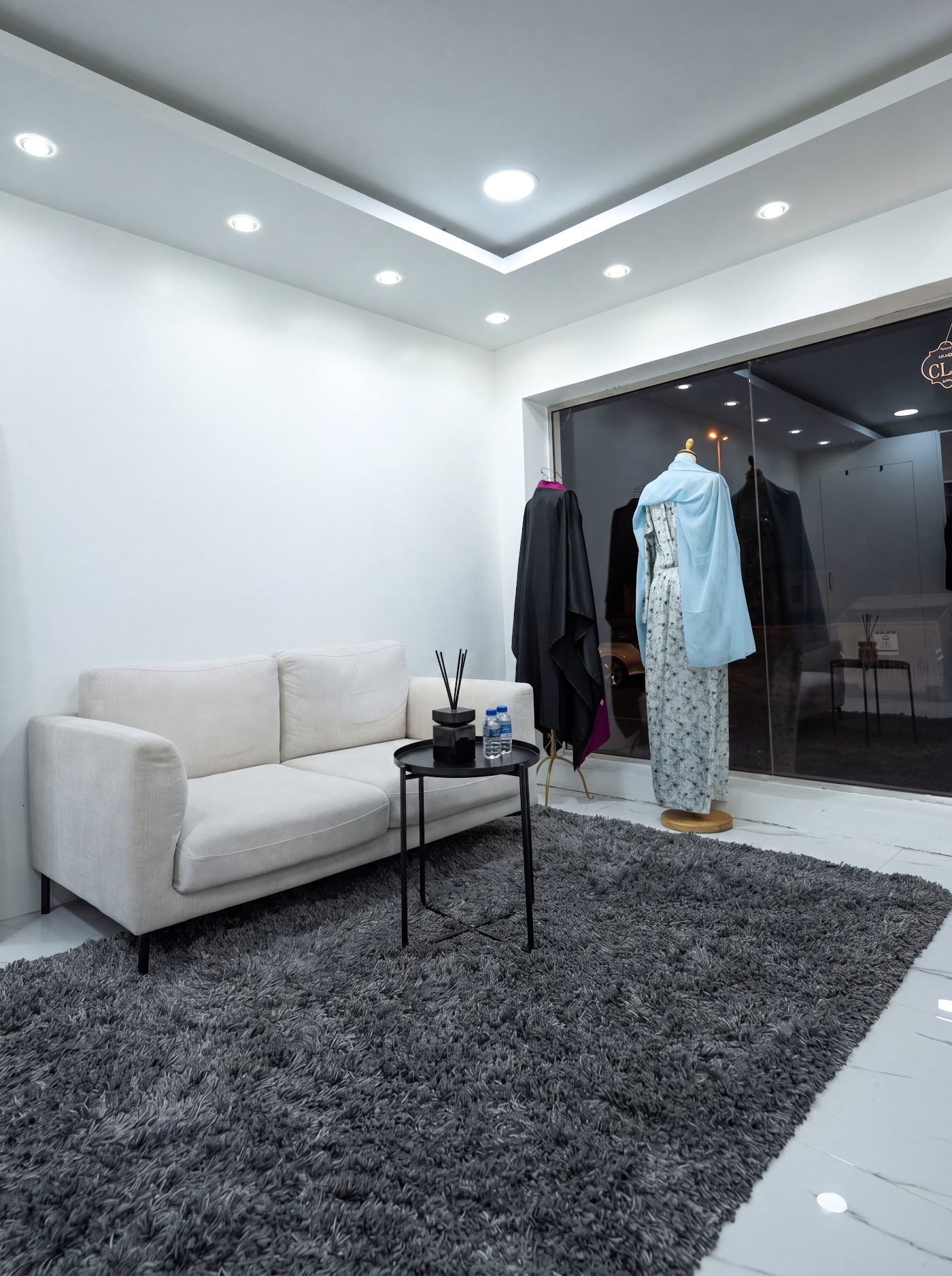 Fitting lounge